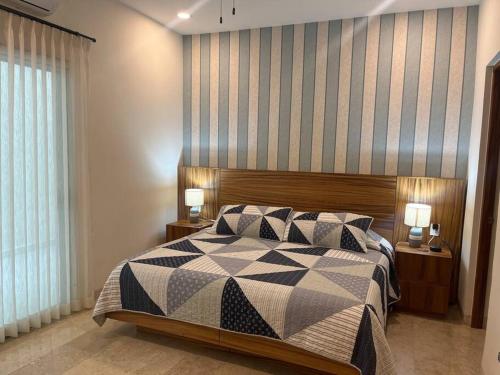 En eller flere senge i et værelse på Bello departamento en Costa Azul