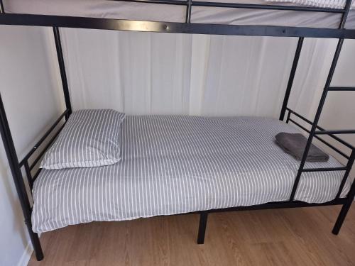 Poschodová posteľ alebo postele v izbe v ubytovaní BUCKINGHAM