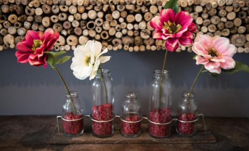 a group of glass vases with flowers in them at Apartmenthaus Mountainvista in Kleinarl
