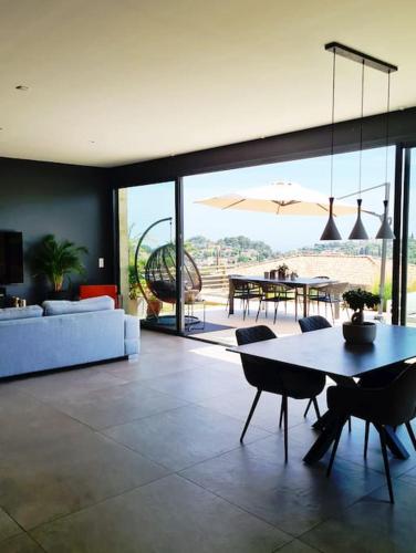 Photo de la galerie de l'établissement Villa californienne vue mer, à Vallauris