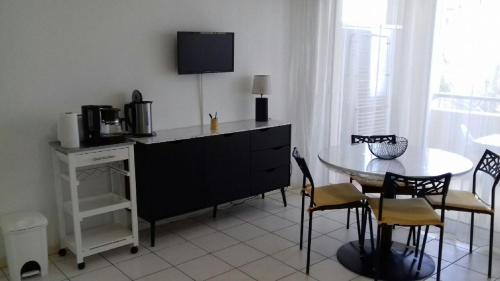 Παροχές για τσάι/καφέ στο studio idéal couple 2 enfants, bien situé, calme