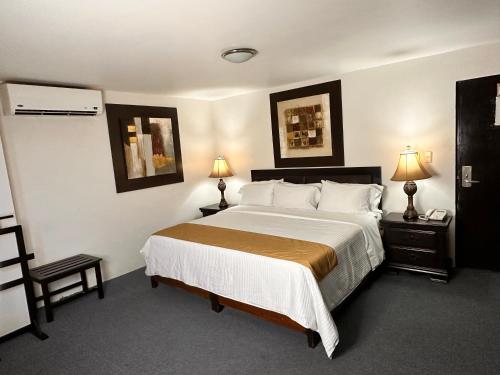 Hotel del Fresnoにあるベッド