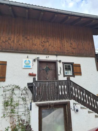 a house with a wooden door and a balcony at Haus Helli in Berwang