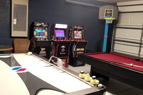 Disney Villa Magical Retreat Private Pool, LakeView & Game Room photo 11