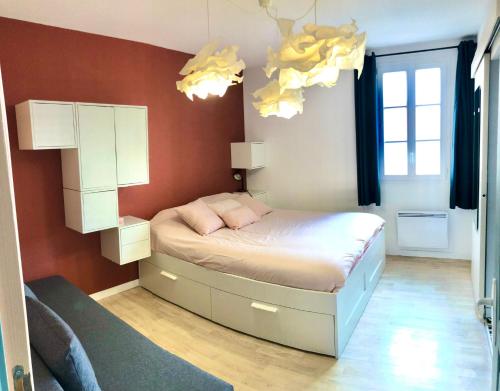 Ένα ή περισσότερα κρεβάτια σε δωμάτιο στο Appartement Soulac- 5personnes - 5min plage - hyper centre