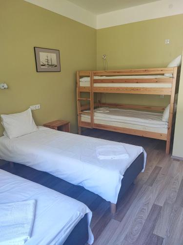 two beds in a room with two bunk beds at Lainela puhkeküla in Käsmu