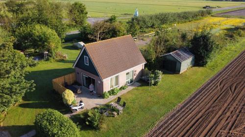 an aerial view of a house and a field at Vrij uitzicht Texel in De Koog