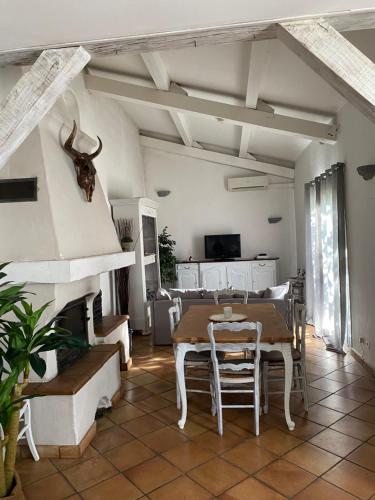 Maison dans village calme