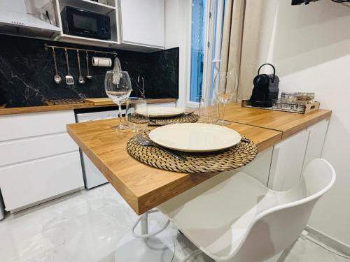 Кухня или мини-кухня в Le Charvet, Studio cosy en plein cœur de Hyères
