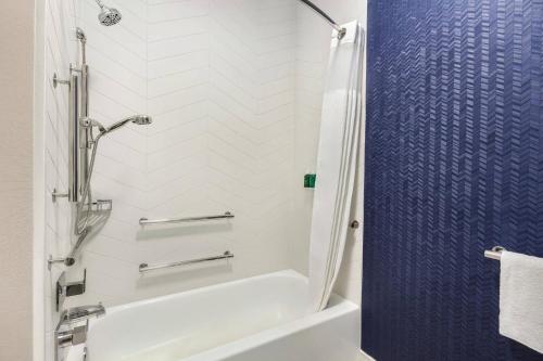 Ванная комната в Fairfield Inn Vacaville