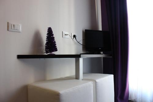A television and/or entertainment centre at B&B Fanzago