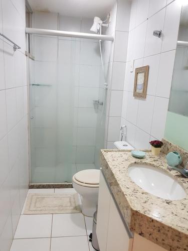 Koupelna v ubytování PALM BEACH Porto das Dunas, apartamento todo climatizado TÉRREO a 350 metros Beach Park