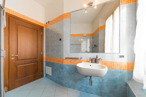 a bathroom with a sink and a mirror at ImmoBo Arcadian - Piazza Maggiore View in Bologna