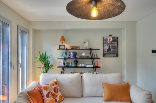 a living room with a couch and a ceiling at Blue Bay, charming home in Póvoa de Varzim