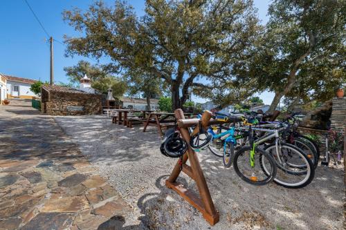 Montar en bicicleta en Casa do Poço (Vale Luis Neto-Retiro do Caldeirão) o alrededores