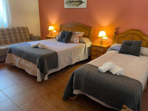 Posteľ alebo postele v izbe v ubytovaní CASA RURAL LA DEHESILLA