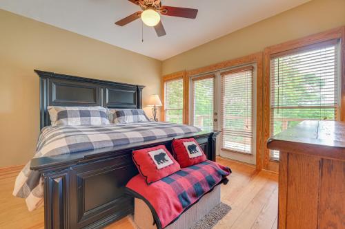 Un pat sau paturi într-o cameră la Lake Wedowee Vacation Rental with Game Room!