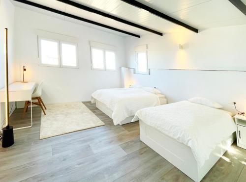 two beds in a white room with a desk at Casa Mora, privater pool, Meerblick, toller Garten in Torrox