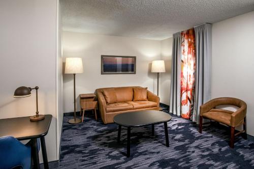Χώρος καθιστικού στο Fairfield Inn & Suites by Marriott Saratoga Malta