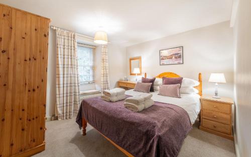 Кровать или кровати в номере Peacock Cottage