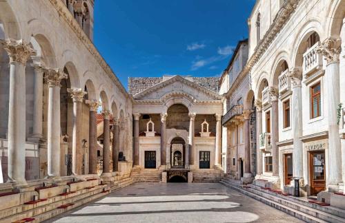 Foto dalla galleria di Emperor's Residence Luxury Room - Unique UNESCO site a Spalato (Split)