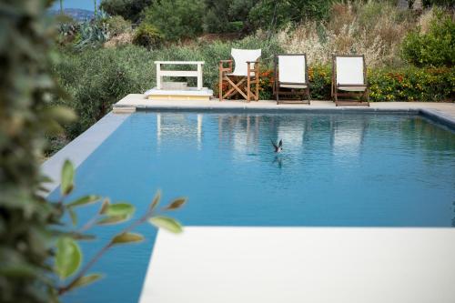 Бассейн в Agarathos Traditional Rooms - Pool - Kaliviani -On the road to Balos или поблизости