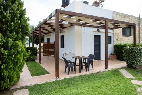 Сад в Agarathos Traditional Rooms - Pool - Kaliviani -On the road to Balos
