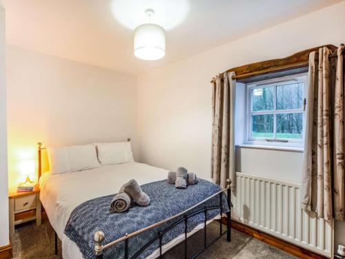 Ένα ή περισσότερα κρεβάτια σε δωμάτιο στο 1 Bed in Keswick 86245