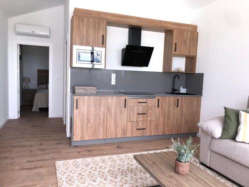 a living room with a tv and a couch at OS BALCONS RÍA DE AROUSA II in Boiro