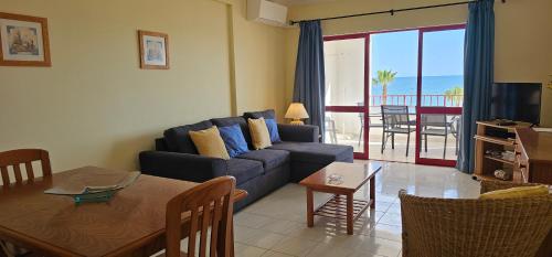 Seaside Serenity: 1BR with Breathtaking Ocean View