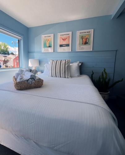 a bedroom with a large white bed with a blue wall at Quality Lodge in Sandusky