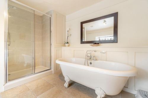 Phòng tắm tại Roger Ground House