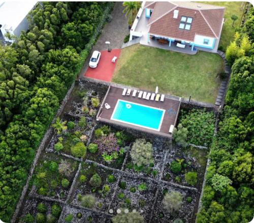an aerial view of a house with a swimming pool at Quinta de Santo António in Fonte Bastardo