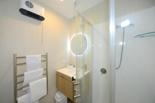 Ένα μπάνιο στο West Fitzroy Apartments