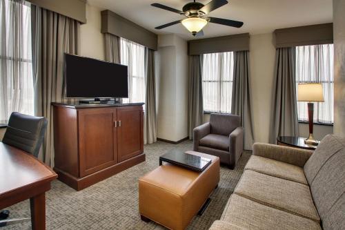 Drury Plaza Hotel San Antonio Riverwalk Image