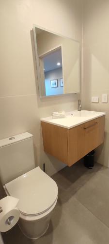 Ένα μπάνιο στο West Fitzroy Apartments