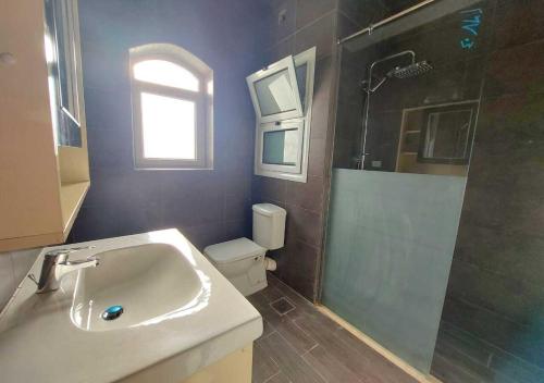 Bilik mandi di Two Bedrooms at Kafr El-Gouna N14