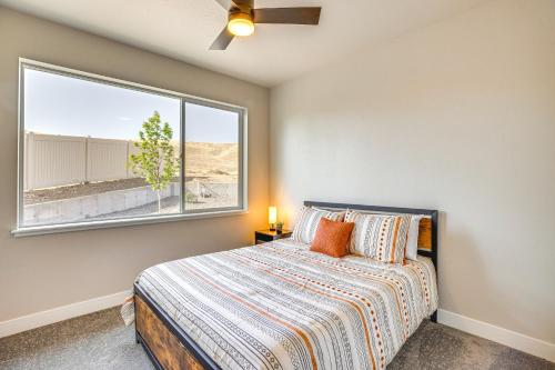 Letto o letti in una camera di Luxe Living Grand Junction Home with Hot Tub, Views