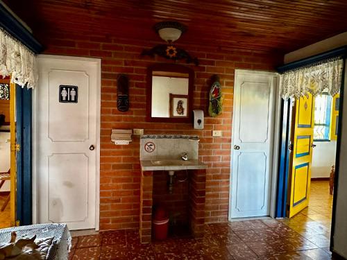 Vonios kambarys apgyvendinimo įstaigoje Finca La Española Quimbaya Quindio