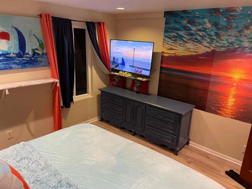 a bedroom with a bed and a flat screen tv at El Segundo Beach 5B4b Home, POOL Hot Tub, BEACHES, Local Town! in El Segundo