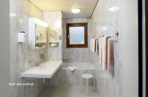 Kylpyhuone majoituspaikassa Hotel Meierhof Self-Check-In