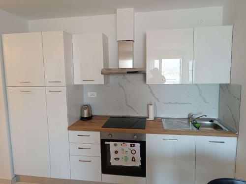 Apartments with parking space Mastrinka, Ciovo - 23177
