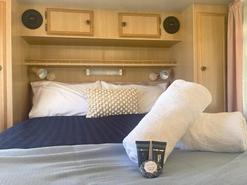 a bedroom with a bed with pillows on it at Kerang Holiday park in Kerang