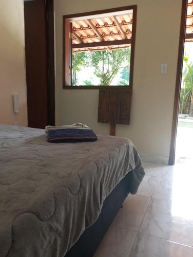 a bedroom with a bed and a window at Villa Pareto Guest House in Macaé