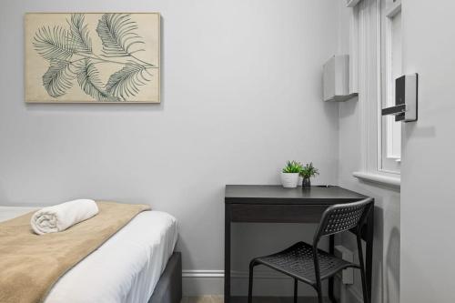 Gallery image of Luxe Single Room - AC - Next to Central Station - Nearby Most Sydney Hot Spots - Shared Bathroom in Sydney