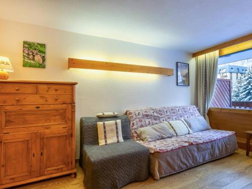Appartement tout équipé avec balcon et garage, à 10min des commerces, navette gratuite.