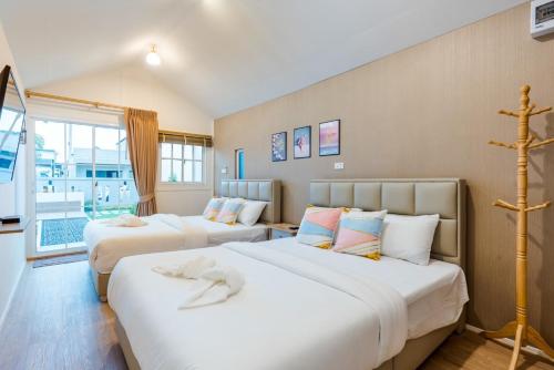 En eller flere senge i et værelse på The Connect Pool Villa Cha Am