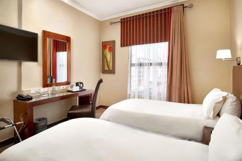 Protea Hotel by Marriott Pretoria Hatfieldにあるベッド