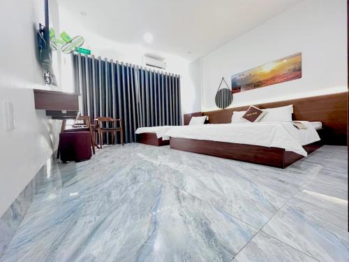 Khang Hotel tesisinde bir odada yatak veya yataklar