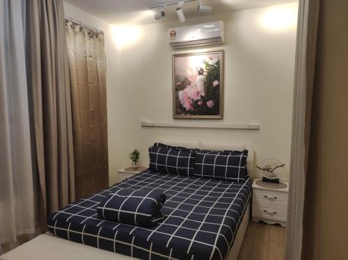 Una cama o camas en una habitación de Thirteen Residence [TR06] @ ITCC Manhattan Suites